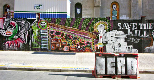 El mur de graffities del carrer Montalegre de Barcelona (2002)